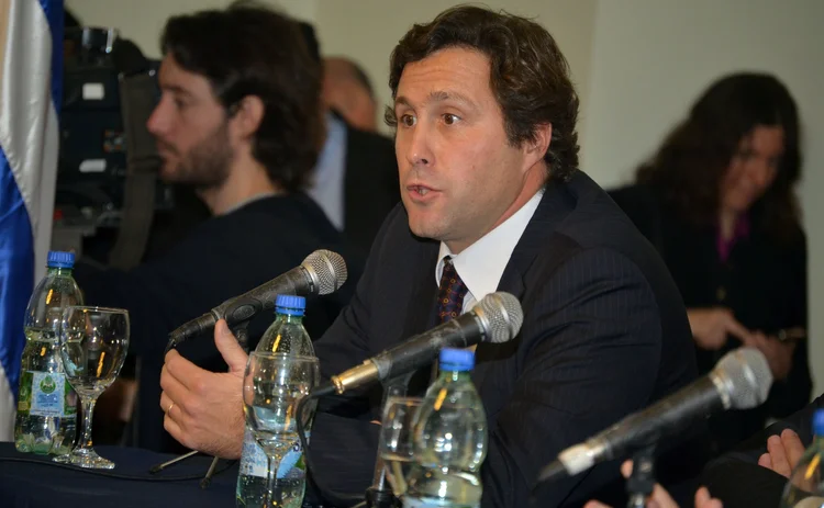 Diego Labat at a press conference
