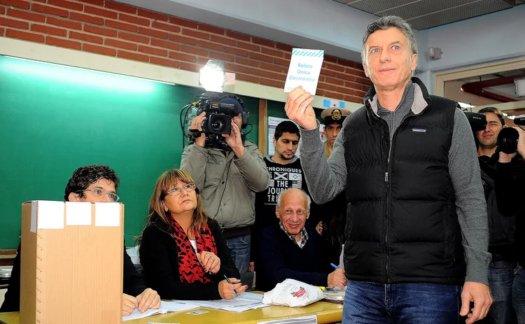 Mauricio Macri casts his vote in the 2015 election