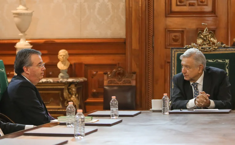 Mexican president López Obrador (right) meets governor Díaz de León