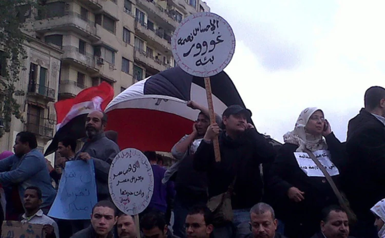 2011-egypt-protests-round-signs