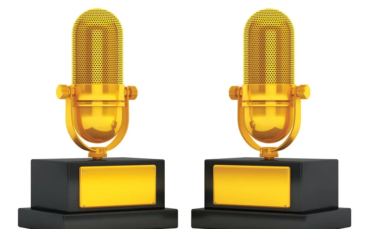 shu-428486389-microphones-gold-trophy